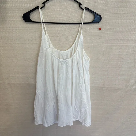 White Sleeveless Women's Top - Picture 2 of 2